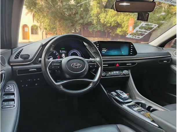 Car image 24