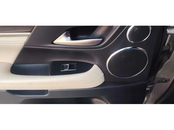Car image 36