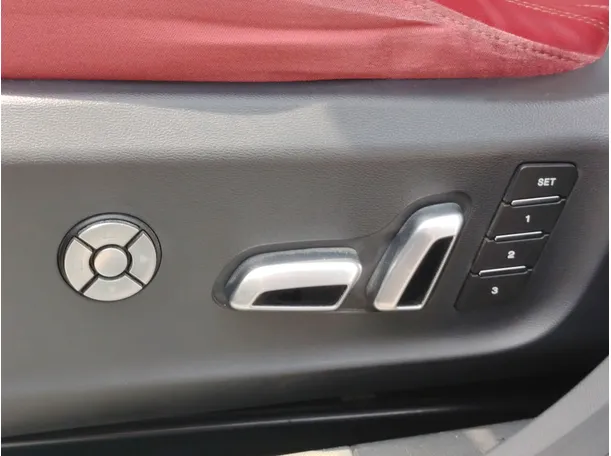 Car image 31
