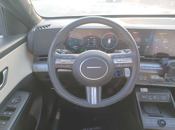 Car image 15