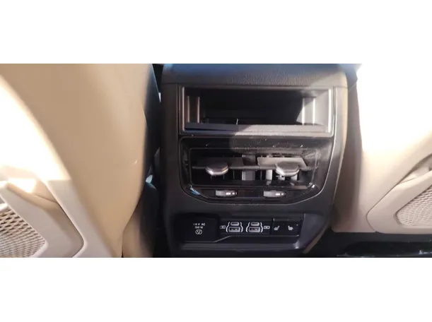 Car image 28