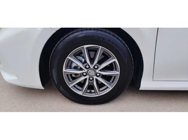 Car image 10
