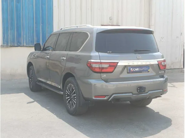 Car image 5