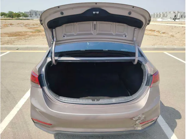 Car image 29