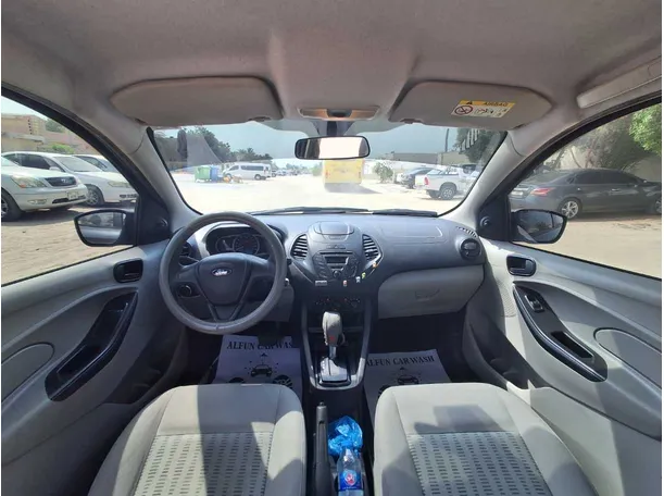 Car image 14