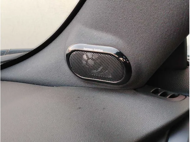 Car image 25