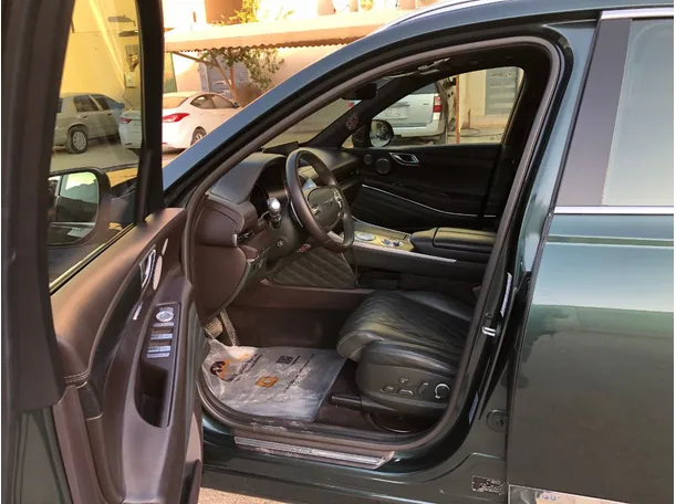 Car image 12