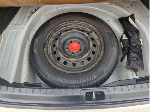 Car image 21