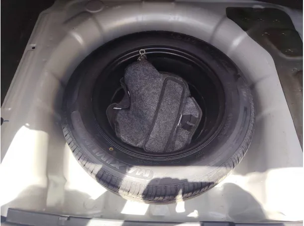 Car image 30