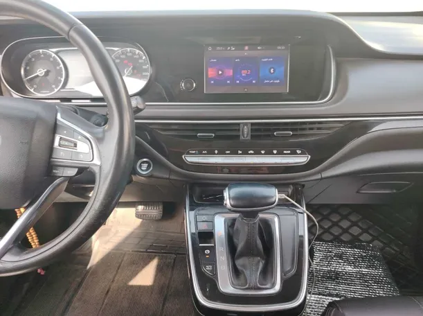 Car image 19