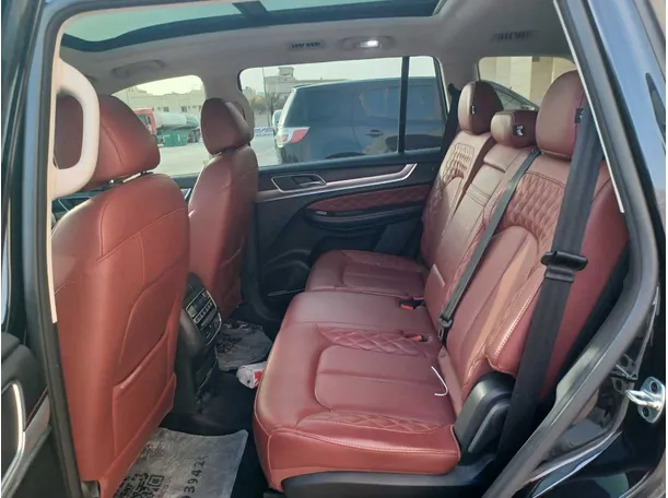 Car image 14