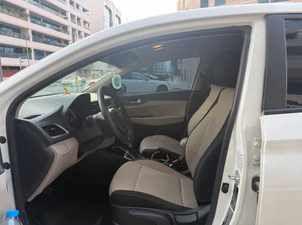 Car image 8