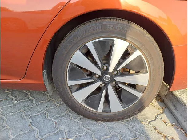 Car image 9