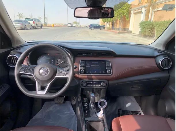 Car image 16