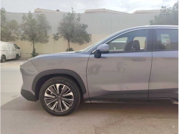 Car image 9