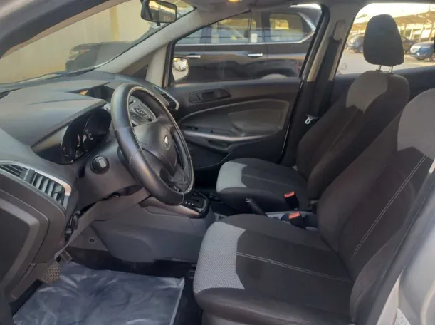 Car image 12