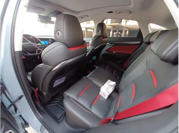 Car image 12