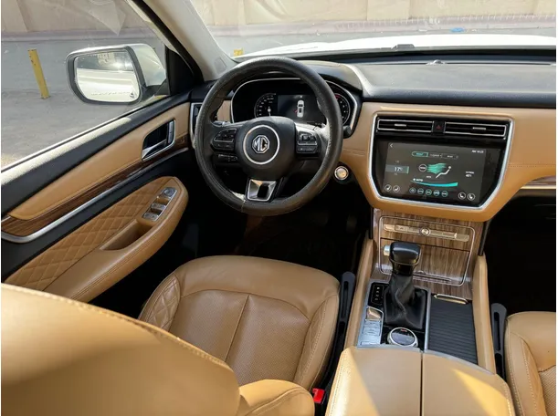 Car image 19