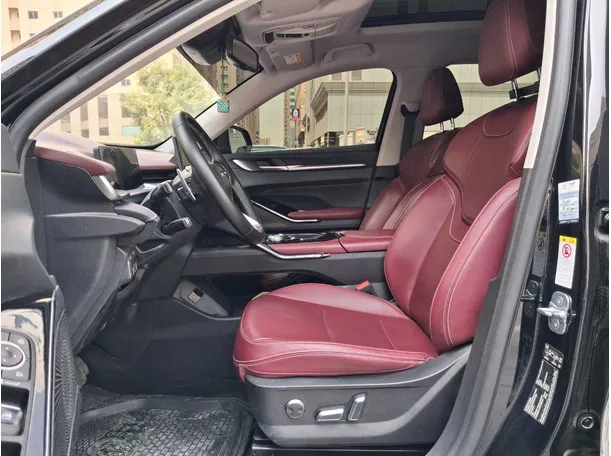 Car image 12
