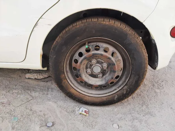 Car image 9