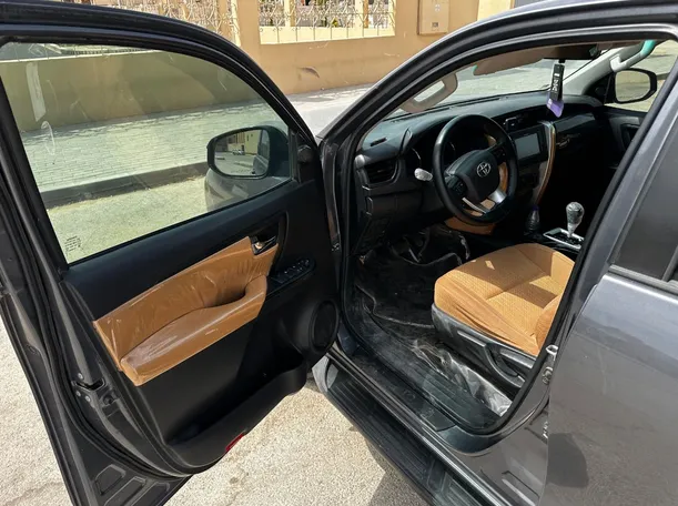 Car image 11