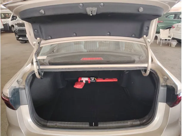 Car image 30