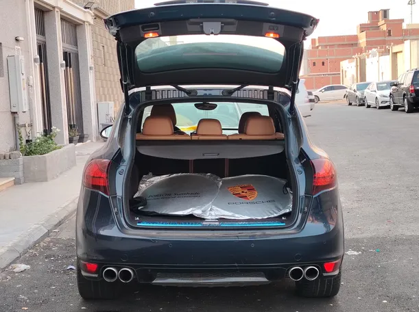 Car image 27