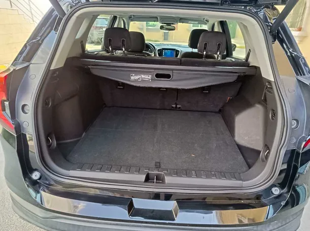Car image 24