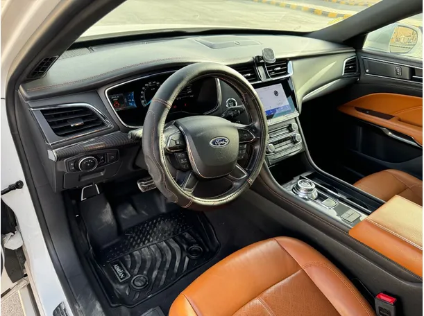 Car image 12