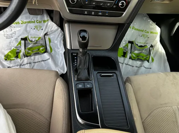 Car image 18