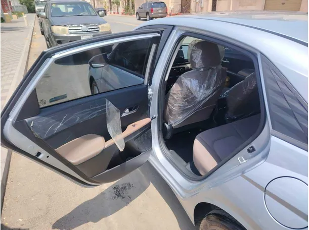 Car image 15