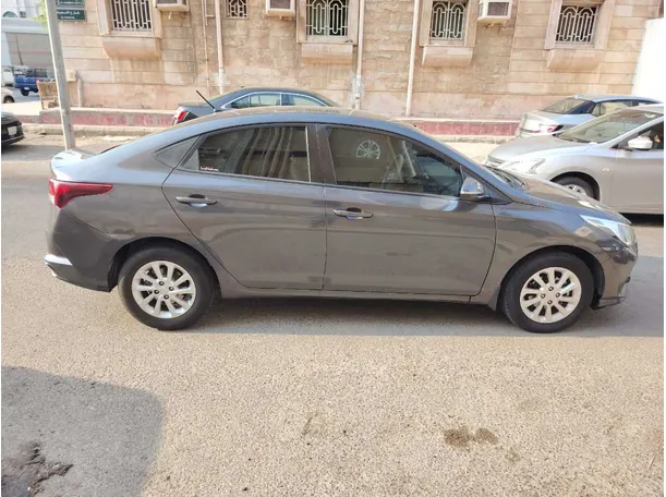 Car image 4