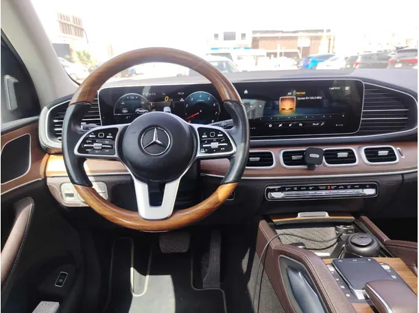 Car image 22