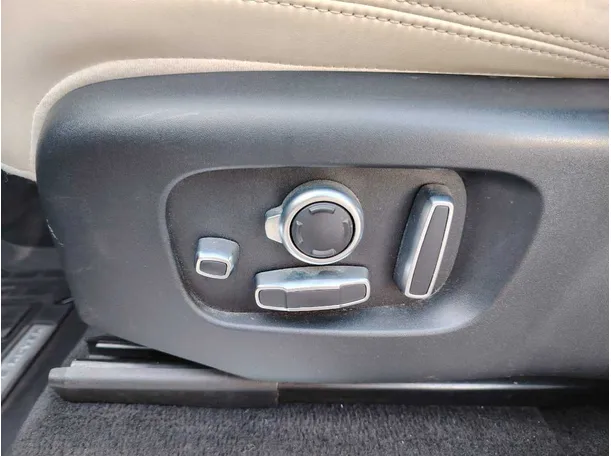 Car image 43