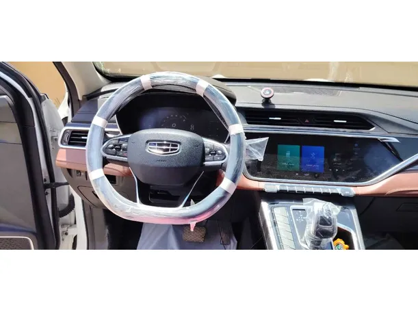 Car image 16
