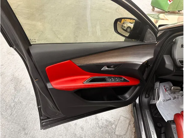 Car image 10