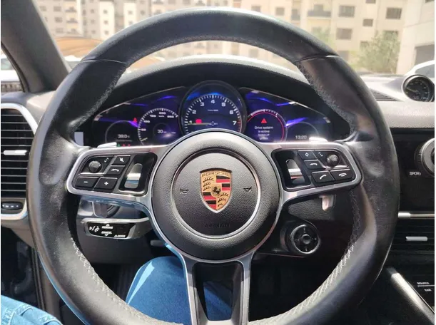 Car image 27