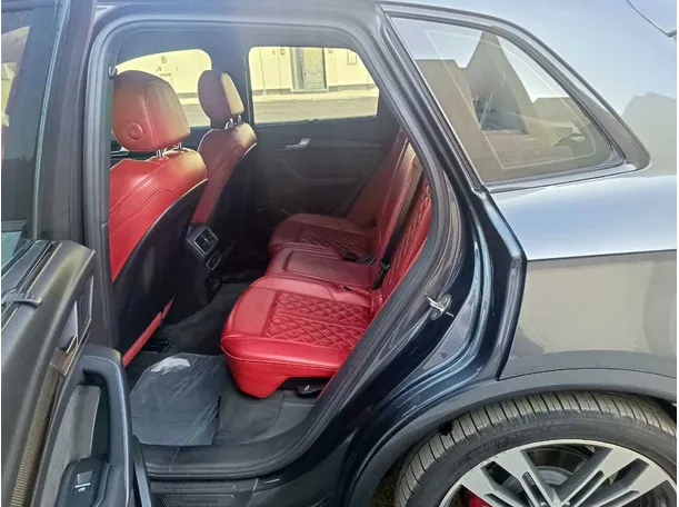 Car image 18