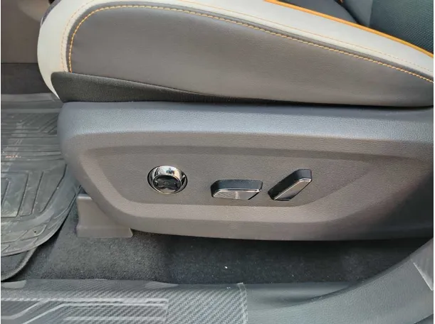 Car image 36