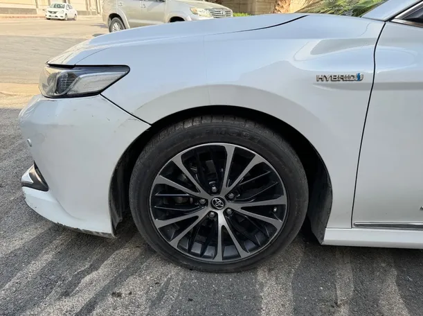 Car image 8