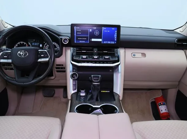 Car image 14
