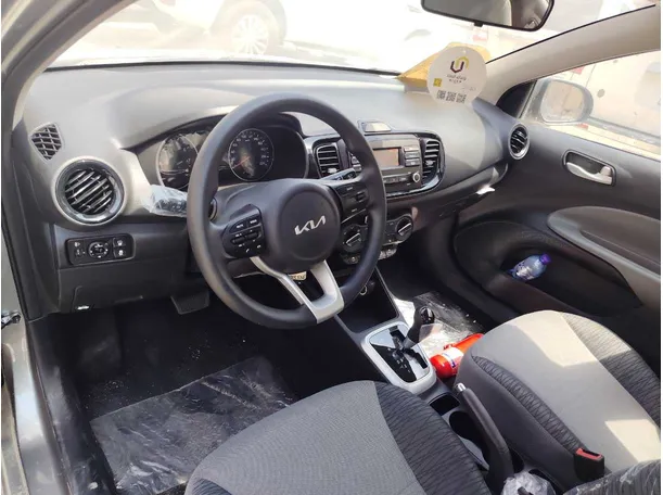 Car image 12