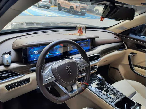Car image 11