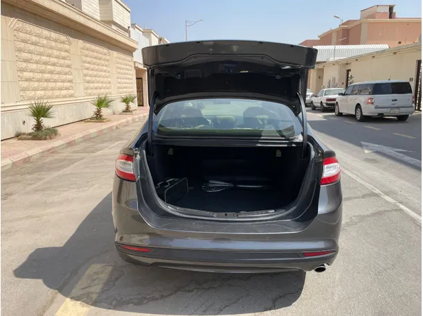 Car image 22