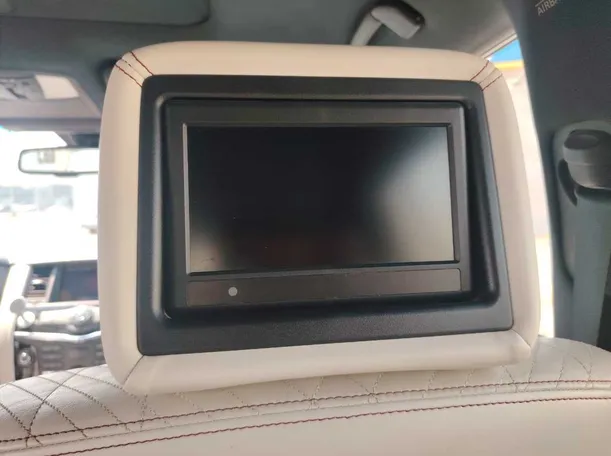 Car image 35
