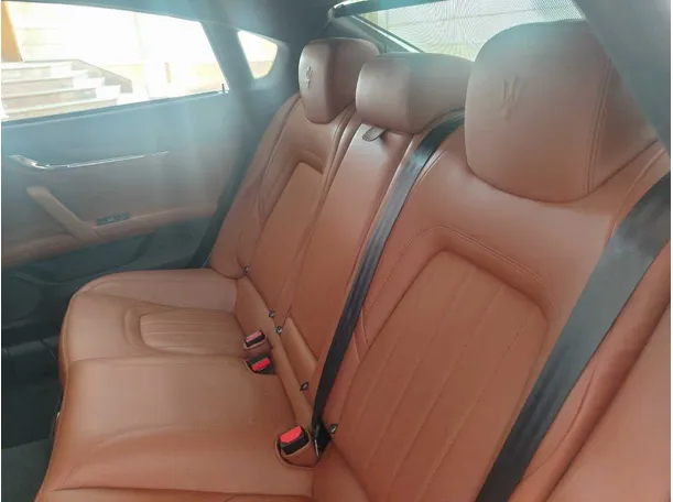 Car image 18