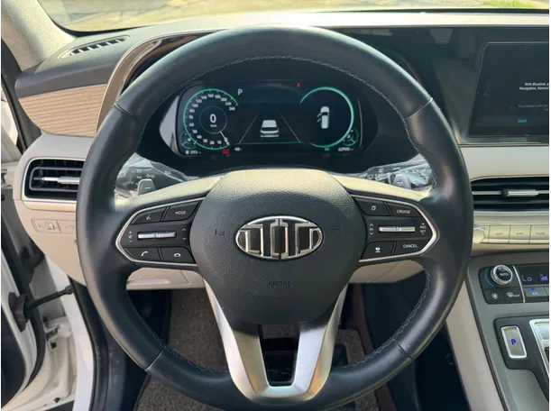 Car image 19