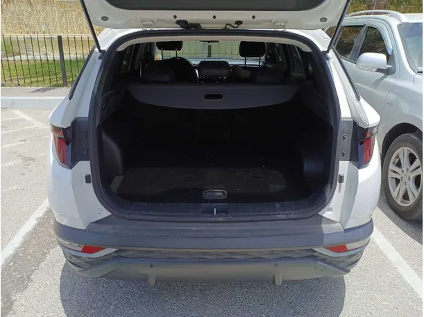 Car image 19