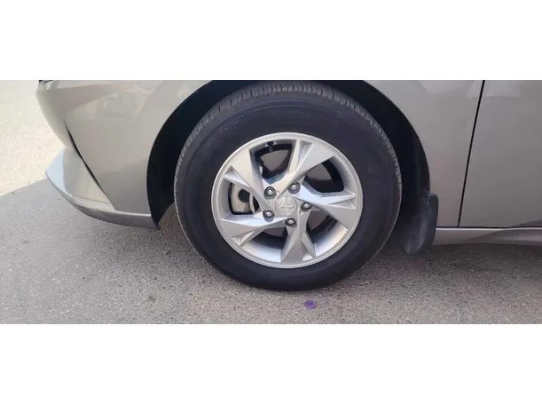 Car image 10