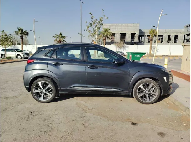 Car image 4